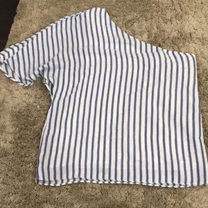 Cute off shoulder top!